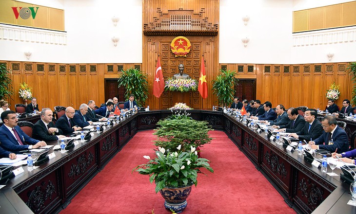 PM Vietnam, Nguyen Xuan Phuc mengadakan pembicaraan dengan PM Turki, Binali  Yildirim - ảnh 1