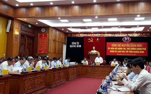 PM Vietnam, Nguyen Xuan Phuc melakukan temu kerja dengan para pemimpin teras provinsi Quang Binh - ảnh 1