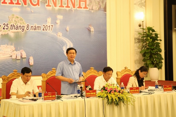 Deputi PM Vietnam, Vuong Dinh Hue mengadakan temu kerja dengan provinsi Quang Ninh - ảnh 1