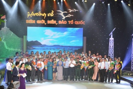 Program: “Berkiblat ke daerah perbatasan, laut dan pulau Tanah Air” di kota Ho Chi Minh - ảnh 1