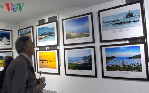 Pameran foto  tentang manusia, laut dan pulau Vietnam di Paris - ảnh 1