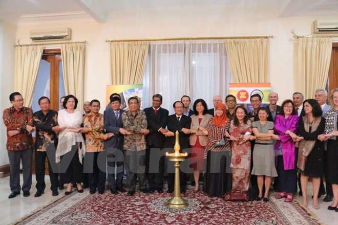 Memperingati ultah ke-25 penggalangan hubungan ASEAN-India - ảnh 1