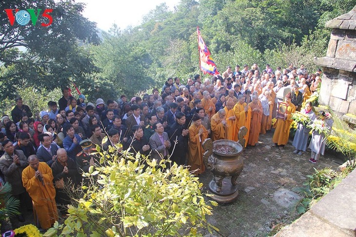 Memperingatkan ultah ke-709 Hari  Raja Buddhis   Tran Nhan Tong naik nirwana - ảnh 1