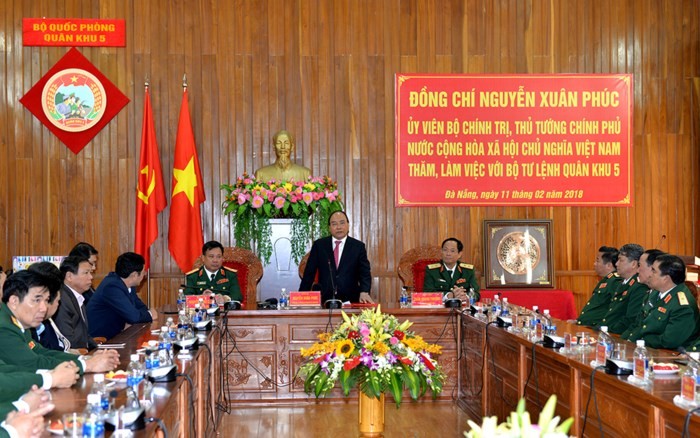 PM Vietnam, Nguyen Xuan Phuc melakukan kunjungan kerja di Markas KODAM V - ảnh 1