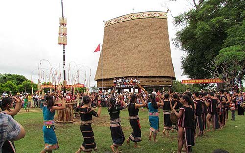  Bulan Maret di daerah Tay Nguyen-Musim pesta-pesta yang khas - ảnh 1