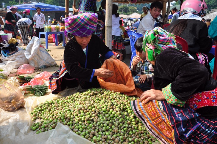 Pasar lama di bawah kaki gunung Hoang Lien Son - ảnh 3