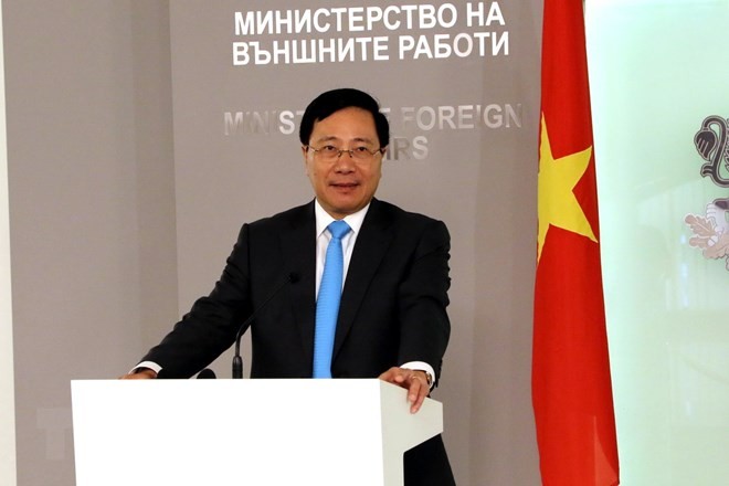 Deputi PM, Menlu Vietnam, Pham Binh Minh melakukan kunjungan resmi di Romania - ảnh 1