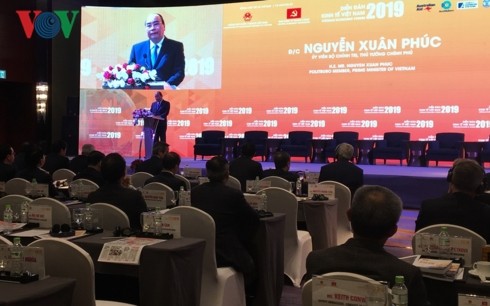 PM Viet Nam, Nguyen Xuan Phuc menghadiri Forum Ekonomi Viet Nam-tahun 2019 - ảnh 1