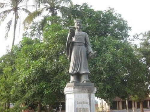 Balai Desa Lac Thi: tempat menyimpan selar sejarah yang heroik di bumi Thang Long-Ha Noi - ảnh 2