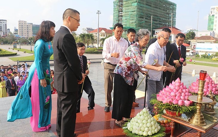 Menyatakan terima kasih kepada para martir  Viet Nam di wilayah Kamboja - ảnh 1