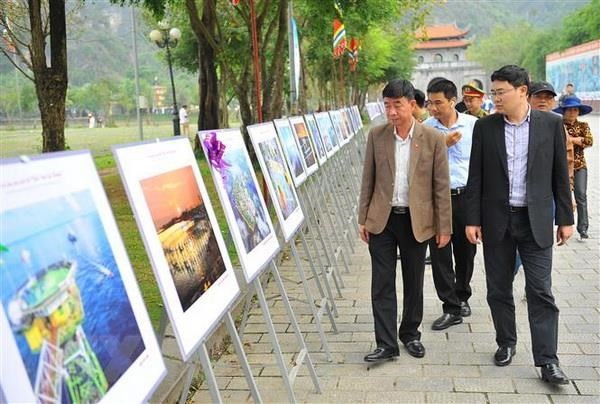 Pembukaan pameran foto  artistik tentang laut dan pulau  Viet Nam - ảnh 1