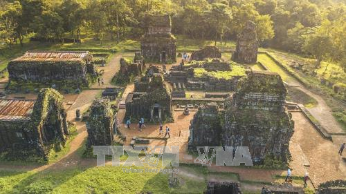 Memugar secara sempurna kelompok menara  K  Kompleks Pusaka Budaya Dunia My Son di Provinsi Quang Nam - ảnh 1