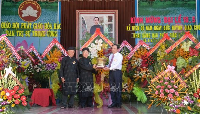 Pembukaan  mega upacara peringatan HUT ke-80 lahirnya agama Buddha mazhab Hoa Hao - ảnh 1