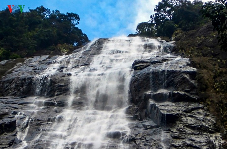 Keindahan yang megah dari air terjun Do Quyen - ảnh 1