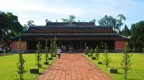 Pagoda Thien  Mu-pagoda yang suci di samping tepian sungai Huong - ảnh 2