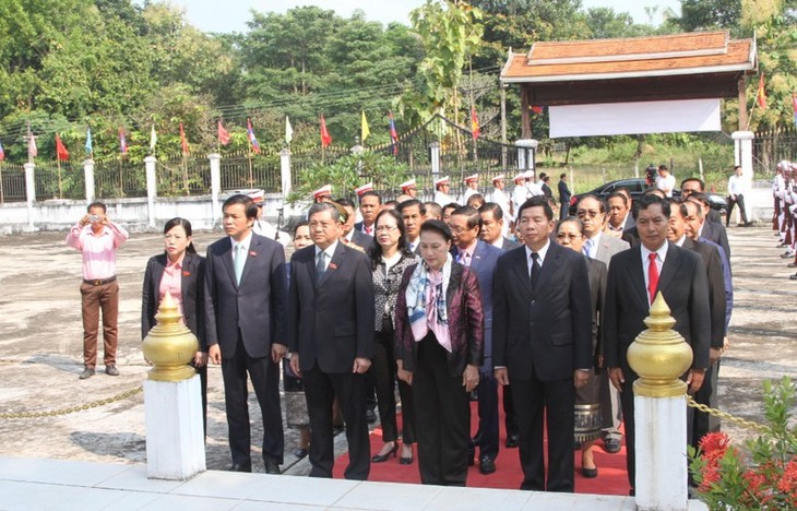 Ketua MN Nguyen Thi Kim Ngan melakukan kunjungan di Provinsi Vientiane, Laos - ảnh 1