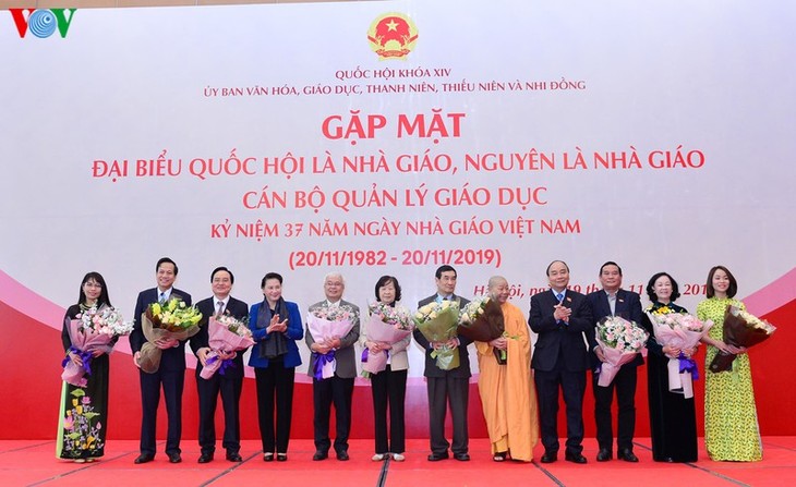 Mengadakan pertemuan para   anggota MN yang adalah guru Vietnam - ảnh 1