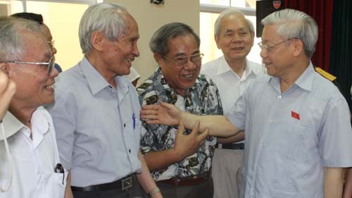 Le Secrétaire général du Parti rencontre l'électorat de Hanoi - ảnh 1