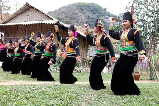 Le groupe folklorique des Kho Mu - ảnh 1