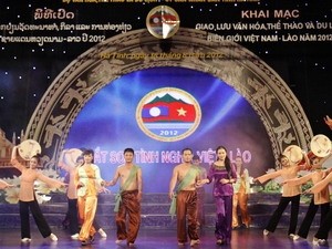 Echanges culturels, sportifs et touristiques des zones frontalières Vietnam-Laos - ảnh 1