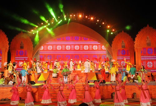 Ninh Thuan: Ouverture du festival culturel, sportif et touristique des Cham - ảnh 1