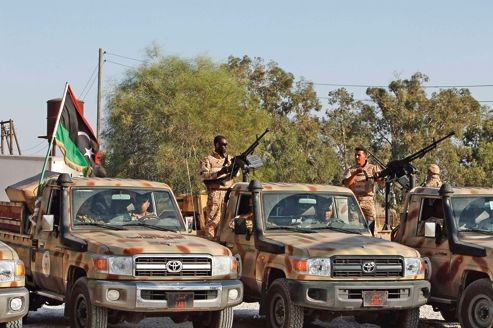 Manifestation en Libye demandant la fin des violences à Bani Walid  - ảnh 1