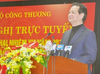 Nguyen Tan Dung : Il faut lever les obstacles à la production et au commerce  - ảnh 1