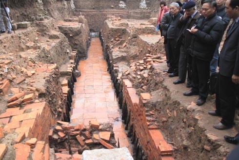 Nouvelle découverte dans l’enceinte du Palais royal de Thang Long - ảnh 1