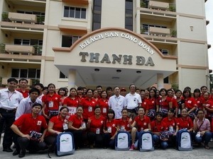 Clôture de la fête des camps des volontaires, jeunes et adolescents de la Croix-Rouge 2013 - ảnh 1