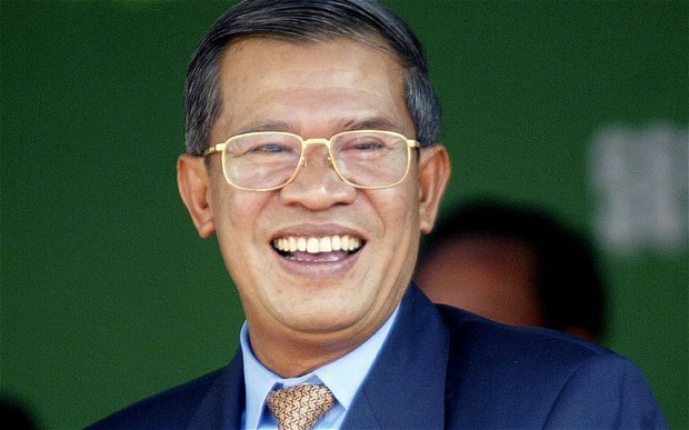 Le Premier ministre cambodgien entame sa visite au Vietnam - ảnh 1