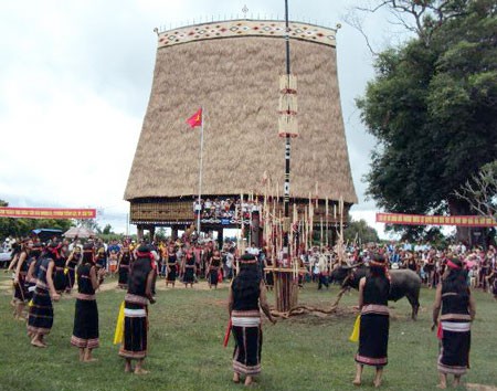 Central Highlands promotes patriarch’s role in new rural development - ảnh 1