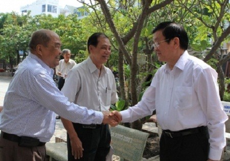 President meets voters in Ho Chi Minh city - ảnh 1