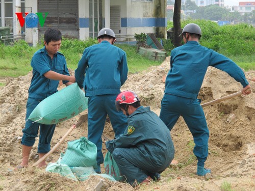 Central provinces prepare for Nari typhoon - ảnh 1