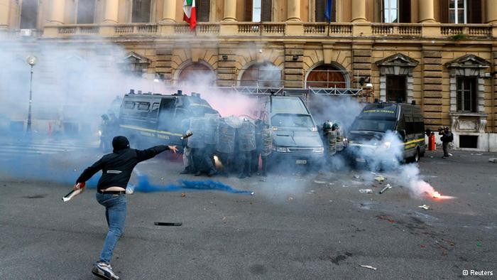 Protests against austerity in Italy, Portugal - ảnh 1