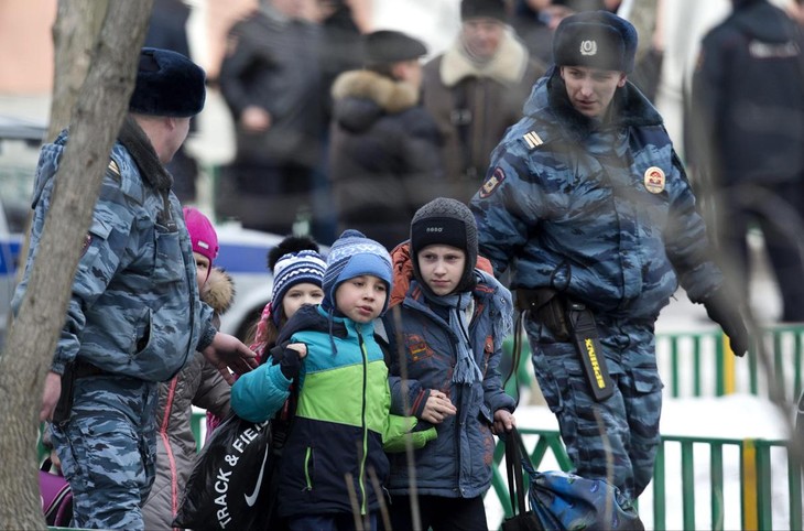 Russian police rescues 20 hostages in Moscow - ảnh 1