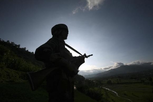 Indian and Pakistani soldiers exchange gunfire in Kasmir  - ảnh 1