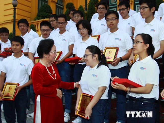 Vice President hosts reception for International Olympiad medal winners - ảnh 1