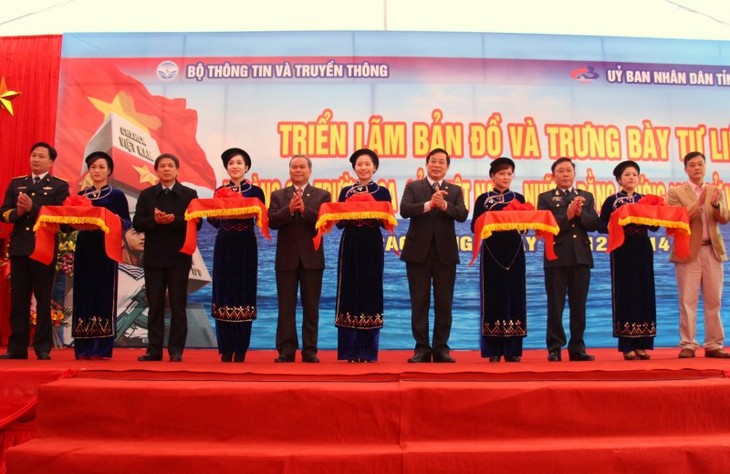 Exhibition “Hoang Sa, Truong Sa – Historical and legal evidence” opens in Cao Bang - ảnh 1