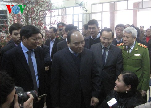 Deputy PM Nguyen Xuan Phuc asks for traffic safety during Tet - ảnh 2