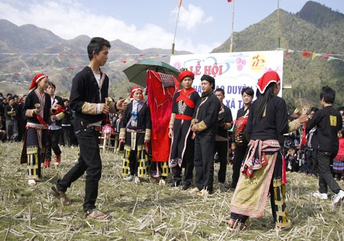 Giay folk singing - binding the community - ảnh 1