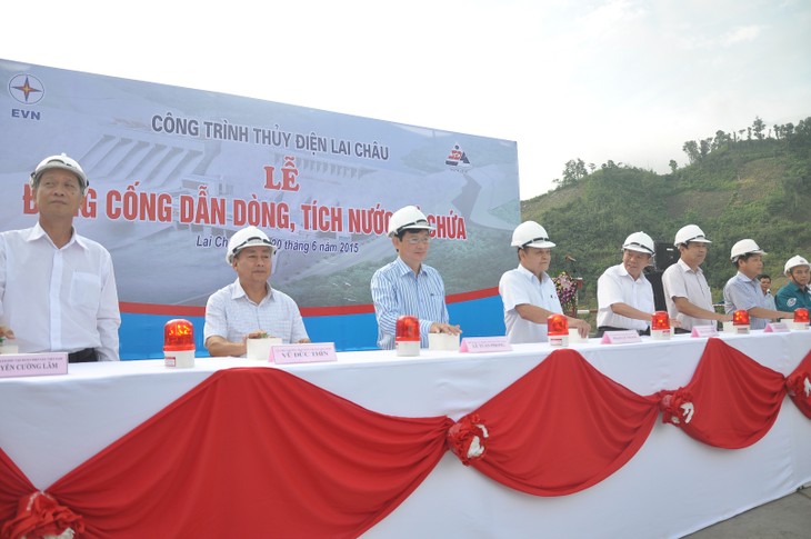 Accumulating water for reservoir of Lai Chau hydropower plant - ảnh 1