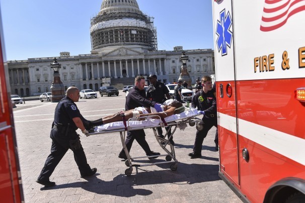 Shooting outside US Capitol  - ảnh 1