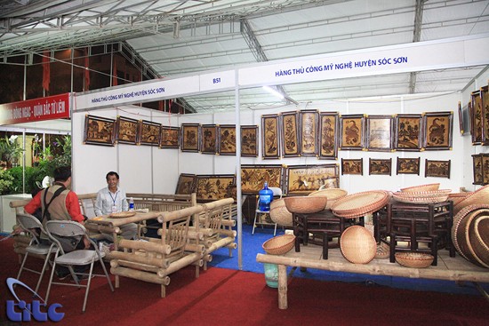 Promoting traditional craft villages on par with tourism development - ảnh 1