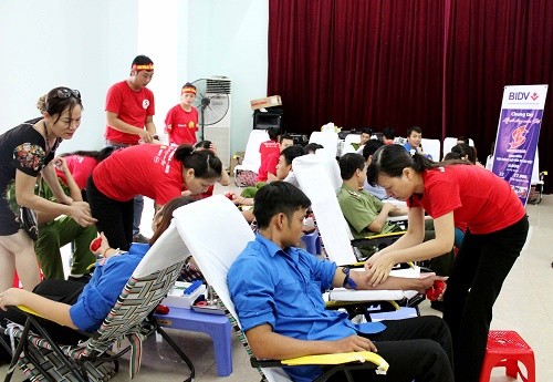 Blood donation campaign 2016  - ảnh 1