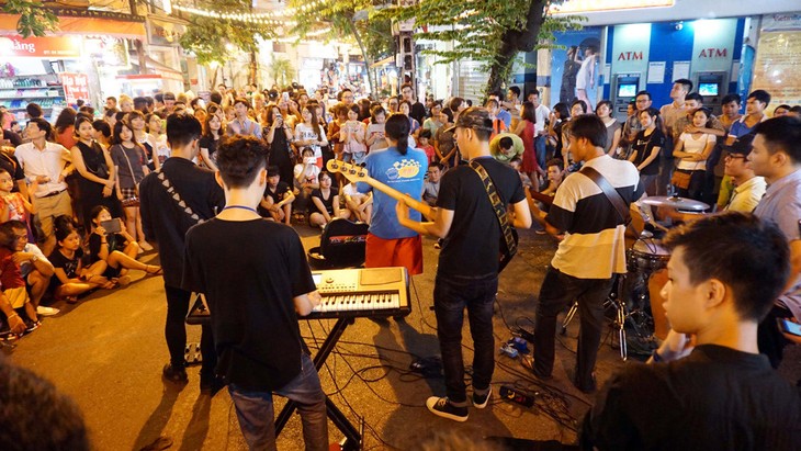 Exploring craft streets in Hanoi’s Old Quarter - ảnh 2