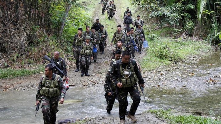 Abu Sayyaf executes Filipino hostage  - ảnh 1