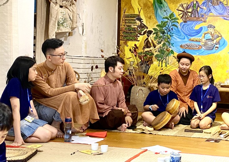 Xam shows rekindle nostalgia, strengthen family bonds  - ảnh 4