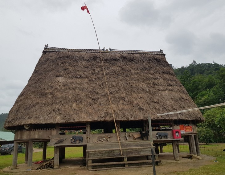 Guol House, a cultural symbol of the Co Tu - ảnh 1