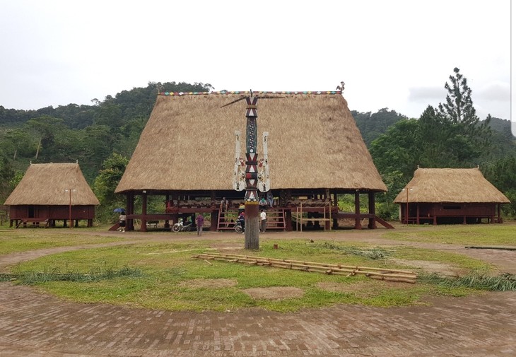 Guol House, a cultural symbol of the Co Tu - ảnh 3