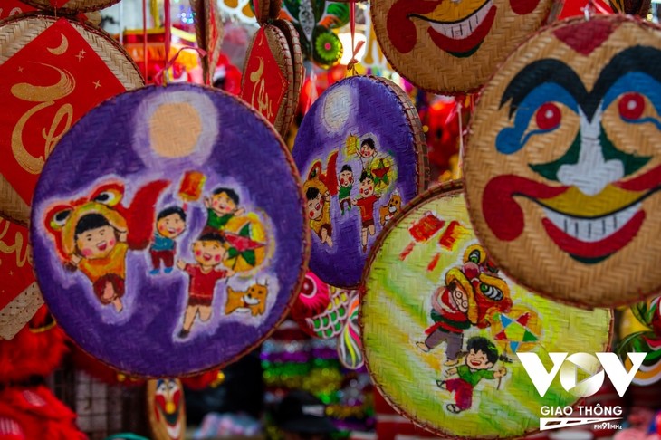 Hang Ma street busy as Mid-Autumn Festival nears - ảnh 11